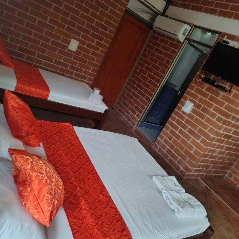 Club Bella Suiza - Carlos Ossa Escobar - Villavicencio - Triple Room with Private Bathroom - 2