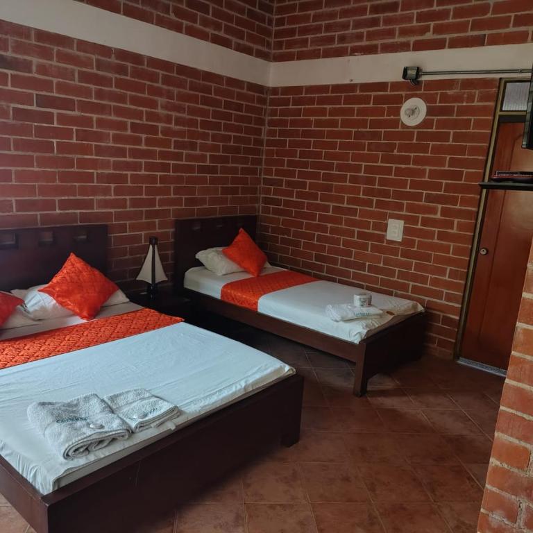 Club Bella Suiza - Carlos Ossa Escobar - Villavicencio - Triple Room with Private Bathroom - 1