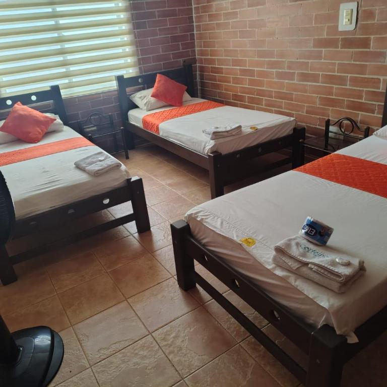 Club Bella Suiza - Carlos Ossa Escobar - Villavicencio - Triple Room with Private External Bathroom - 1