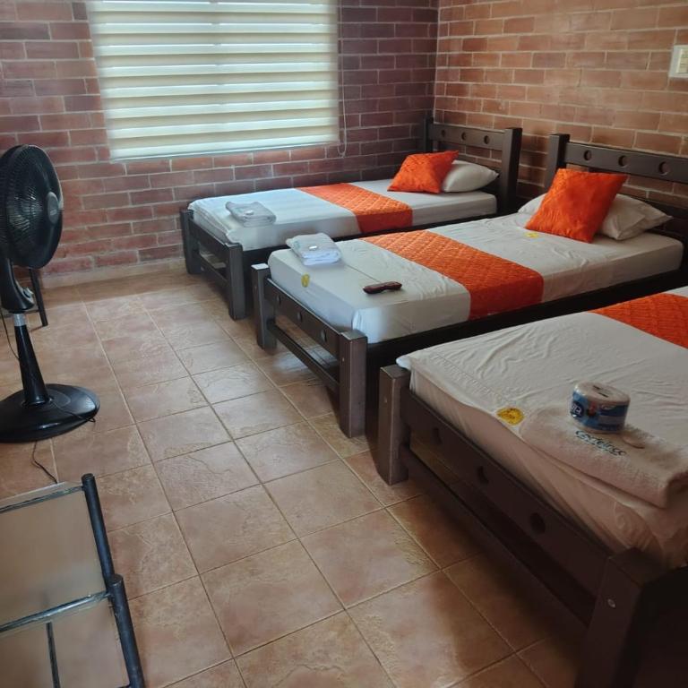 Club Bella Suiza - Carlos Ossa Escobar - Villavicencio - Triple Room with Private External Bathroom - 3