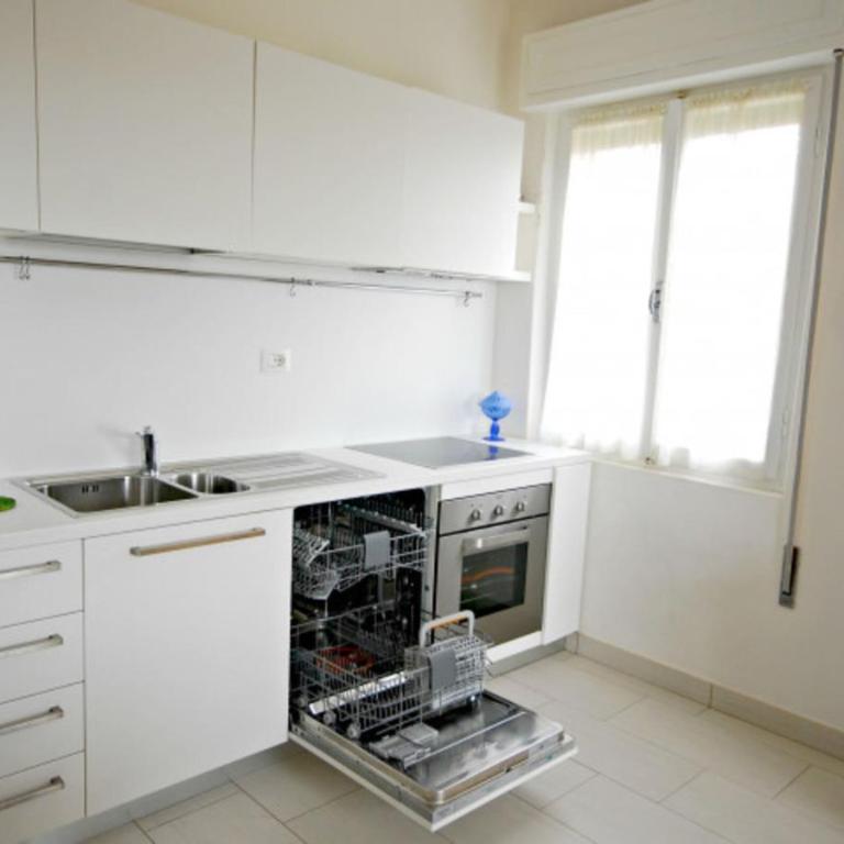 Bright apartment with sea view - Apartment - 3