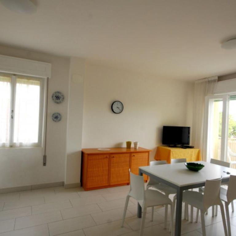 Bright apartment with sea view - Apartment - 4