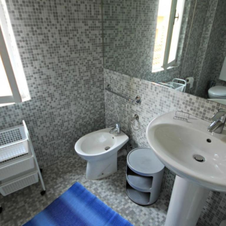 Bright apartment with sea view - Apartment - 8
