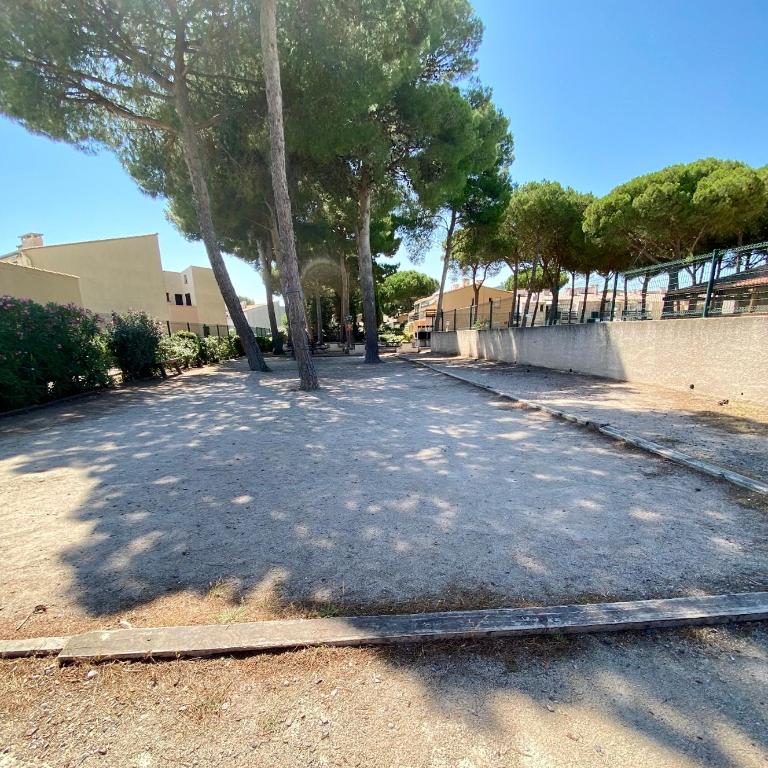 L'Hermitage - Piscine - Terrain de Tennis - place de parking privée - Pinède - Appartement 2 Chambres - 8
