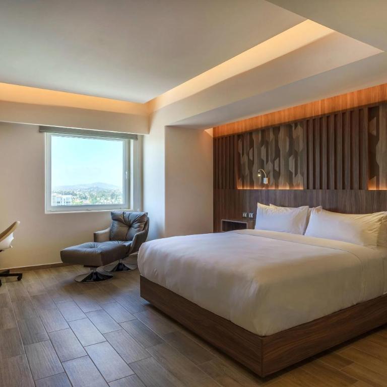 Radisson Puebla Angelopolis - King Suite - Non Smoking/Interior Corridor - 2