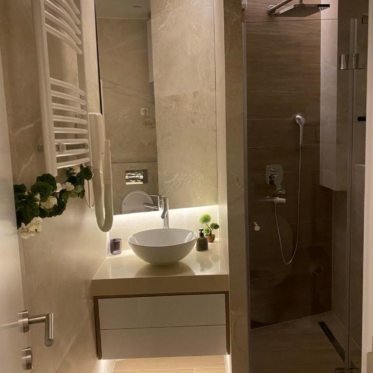 Deluxe Apartments CBA - Apartment with Balcony - 1