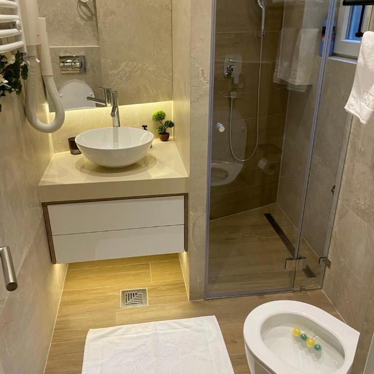 Deluxe Apartments CBA - Apartment with Balcony - 5