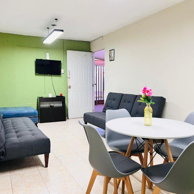 Amplia Casa con Estacionamiento en Fracc Las Americas - Two-Bedroom House - 19