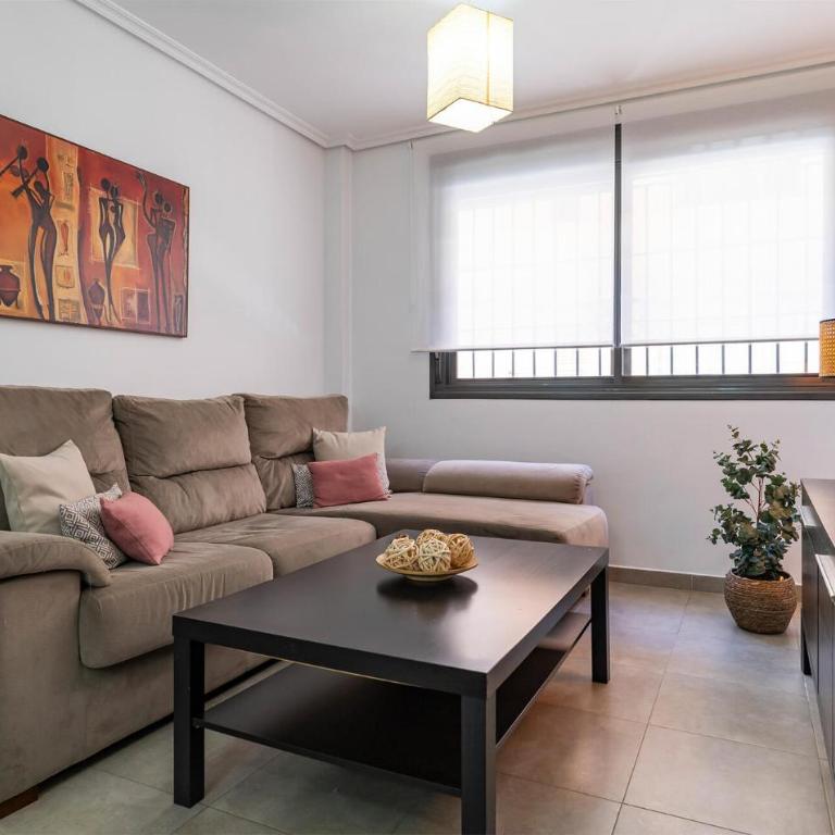 2 Bedroom Beautiful Apartment In Almeria - Apartamento de 2 dormitorios - 1
