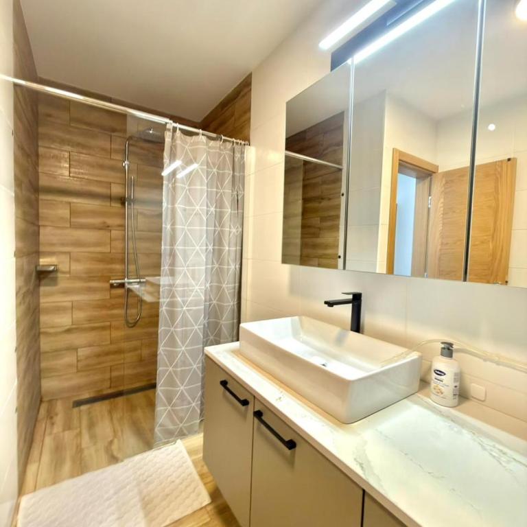 Apartments Azimut Rezevici - Apartman sa 2 Spavaće Sobe i Pogledom na More - 16