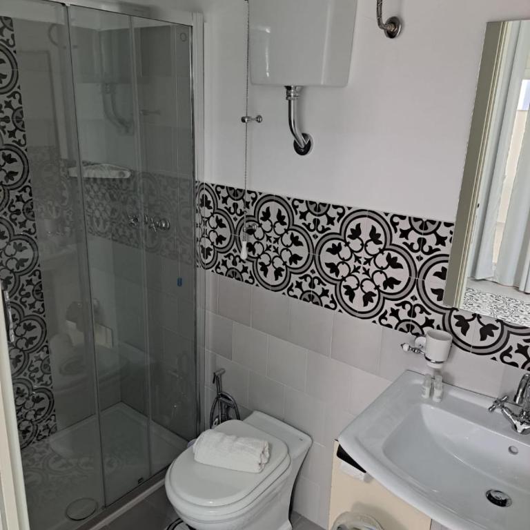B&B Pepe Rosa Tropea - Quadruple Room with Private Bathroom - 4