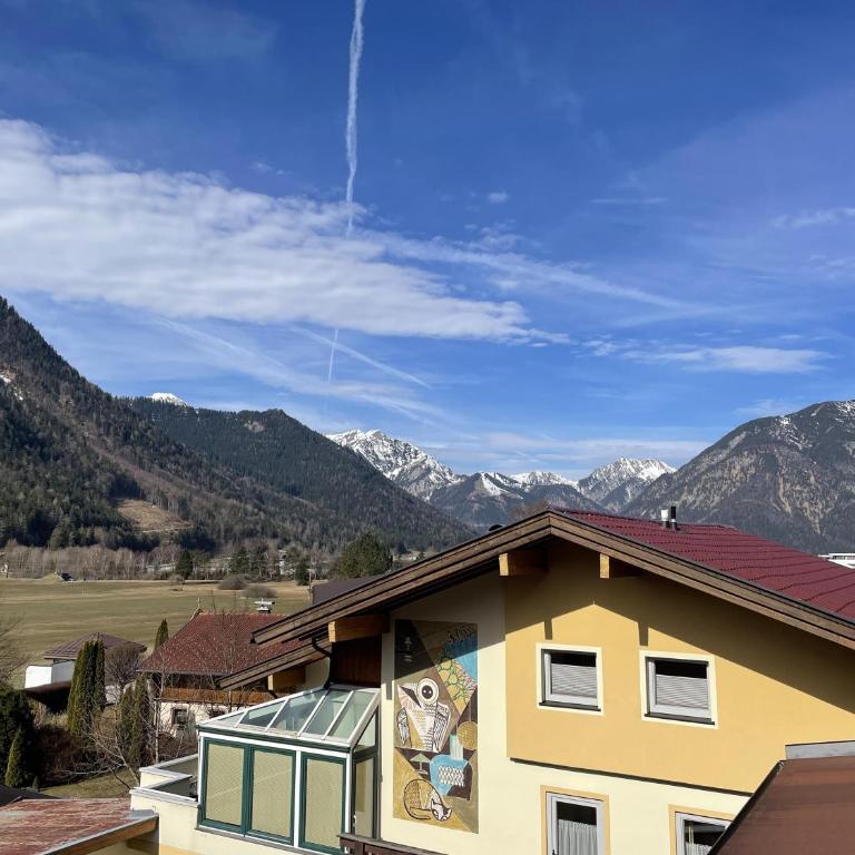 Haus Steinbock - Dreibettzimmer mit Dusche - 10
