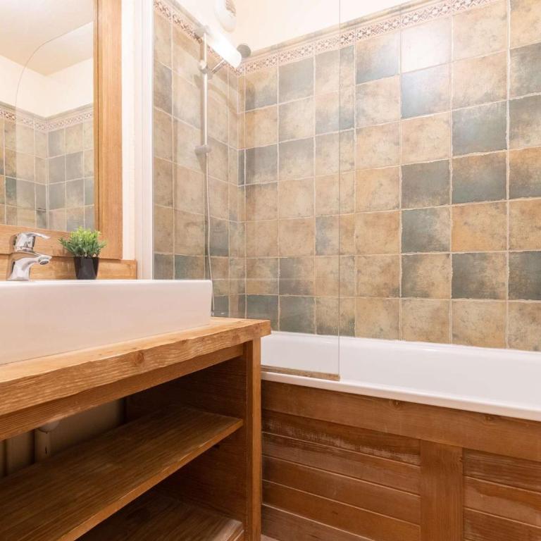 Appartement de 8 personnes avec piscine et sauna, centre-ville Saint-Lary-Soulan - FR-1-296-405 - Appartement - 7