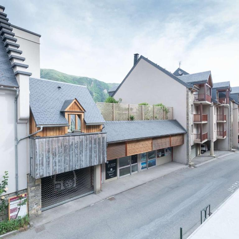Appartement de 8 personnes avec piscine et sauna, centre-ville Saint-Lary-Soulan - FR-1-296-405 - Appartement - 9