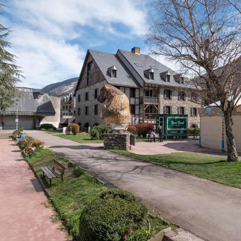 Appartement de 8 personnes avec piscine et sauna, centre-ville Saint-Lary-Soulan - FR-1-296-405 - Appartement - 18