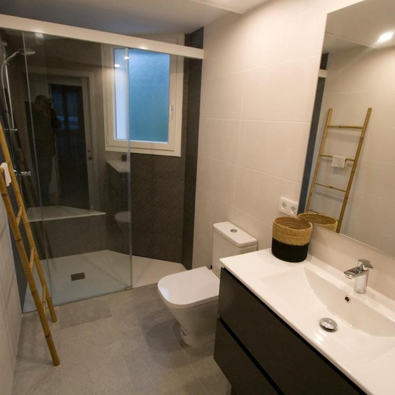Céntrico y moderno apartamento con aparcamiento - Apartamento de 2 dormitorios - 3