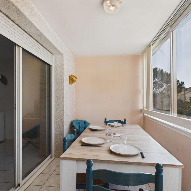 Lumineux 2 pièces à 50m de la plage avec ascenseur, loggia et équipements pour 4 personnes - Apartment mit 1 Schlafzimmer - 8