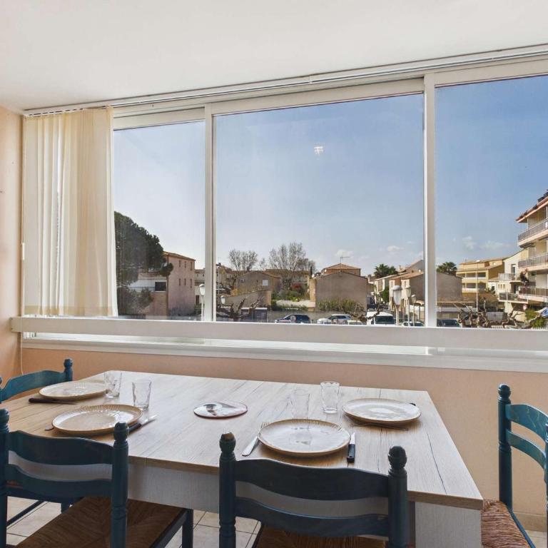 Lumineux 2 pièces à 50m de la plage avec ascenseur, loggia et équipements pour 4 personnes - Apartment mit 1 Schlafzimmer - 9