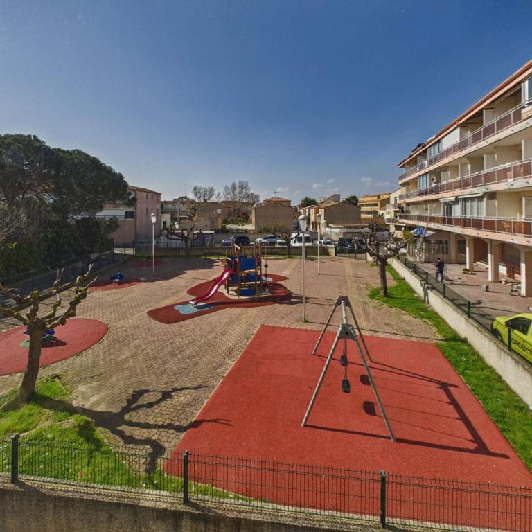 Lumineux 2 pièces à 50m de la plage avec ascenseur, loggia et équipements pour 4 personnes - Apartment mit 1 Schlafzimmer - 14