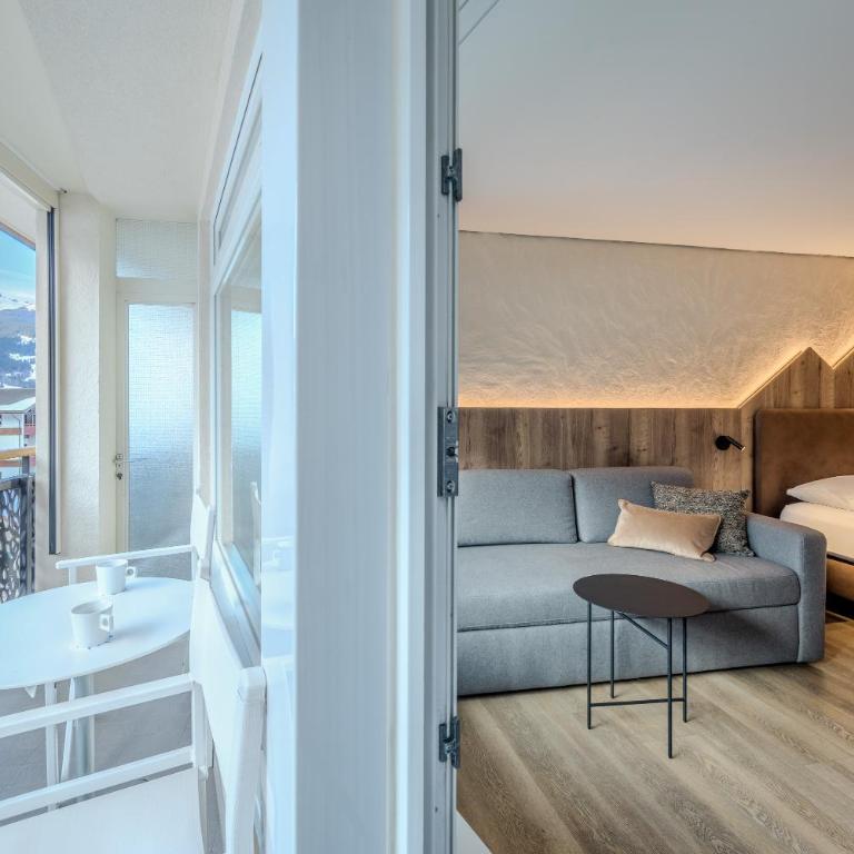 Hotel Kreuz & Post Grindelwald - Superior Doppelzimmer mit Balkon und Blick auf den Eiger - 12
