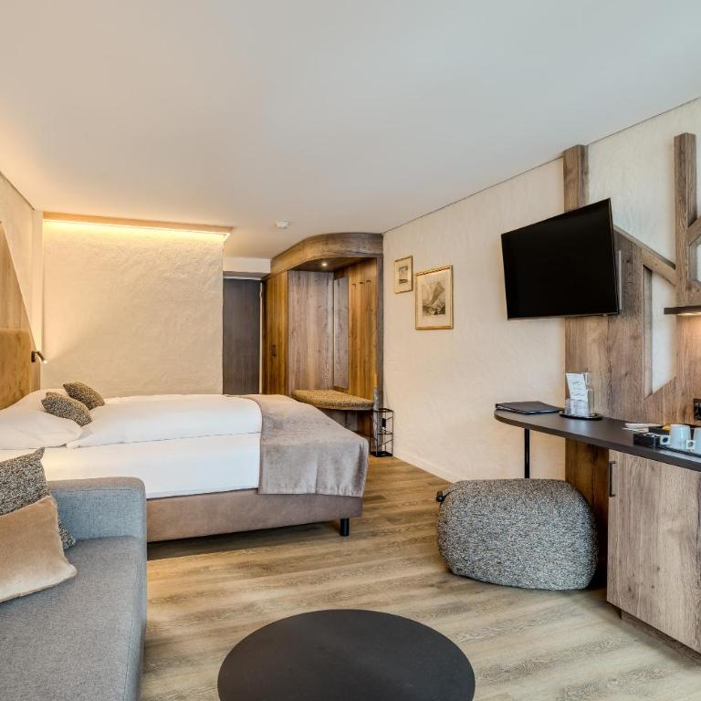 Hotel Kreuz & Post Grindelwald - Superior Doppelzimmer mit Balkon und Blick auf den Eiger - 6