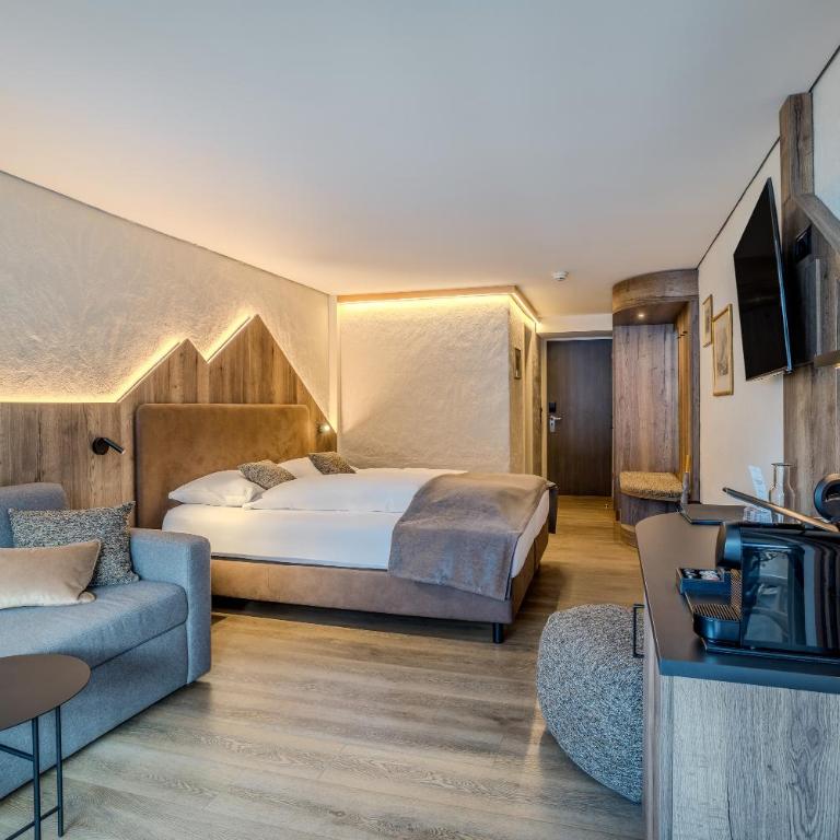 Hotel Kreuz & Post Grindelwald - Superior Doppelzimmer mit Balkon und Blick auf den Eiger - 3