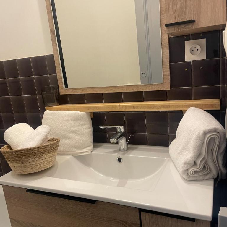 T2 Cosy mezzanine & cheminée Europole Gare IUT GEM - Two-Bedroom Apartment - 14