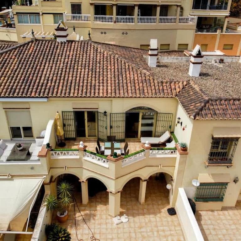 3 bedroom apartment with sea view - Apartment - 2
