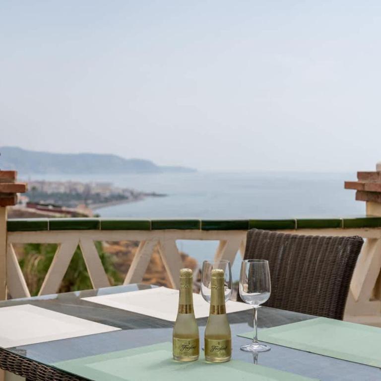 3 bedroom apartment with sea view - Apartment - 12