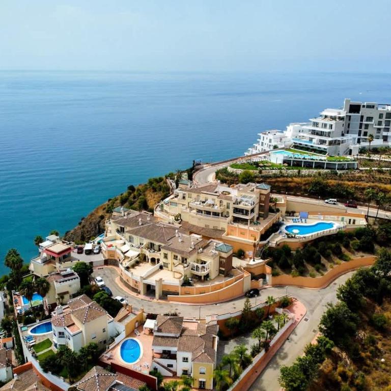 3 bedroom apartment with sea view - Apartment - 14