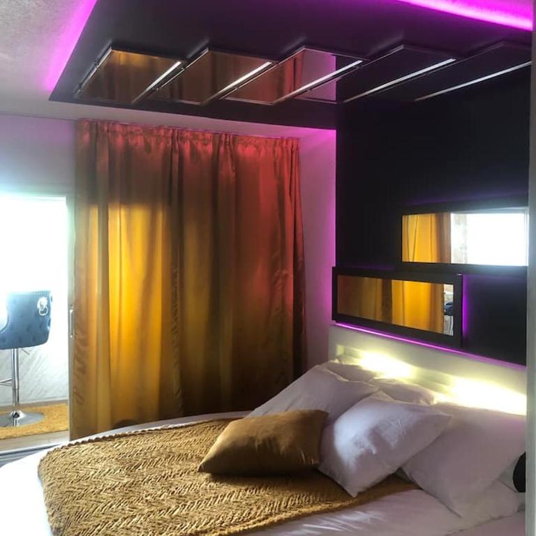 love room, sauna et balnéo - One-Bedroom Apartment - 11