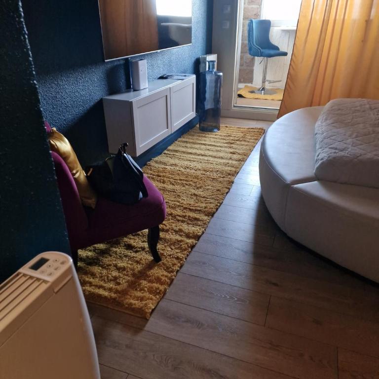 love room, sauna et balnéo - One-Bedroom Apartment - 14