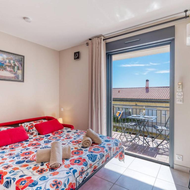 Studio rénové centre Lavandou avec terrasse - FR-1-816-10 - Appartamento - 1