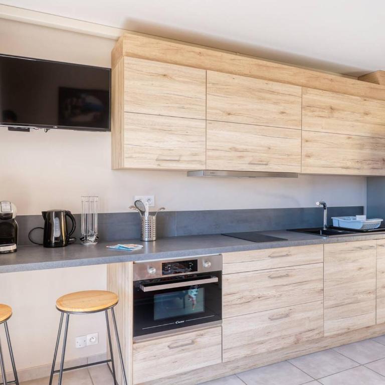 Studio rénové centre Lavandou avec terrasse - FR-1-816-10 - Appartamento - 8