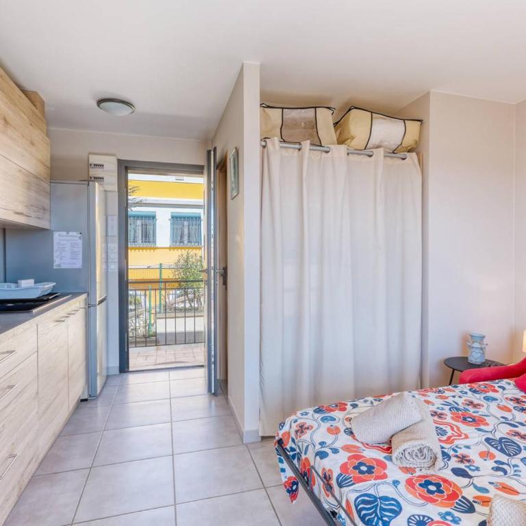 Studio rénové centre Lavandou avec terrasse - FR-1-816-10 - Appartamento - 9