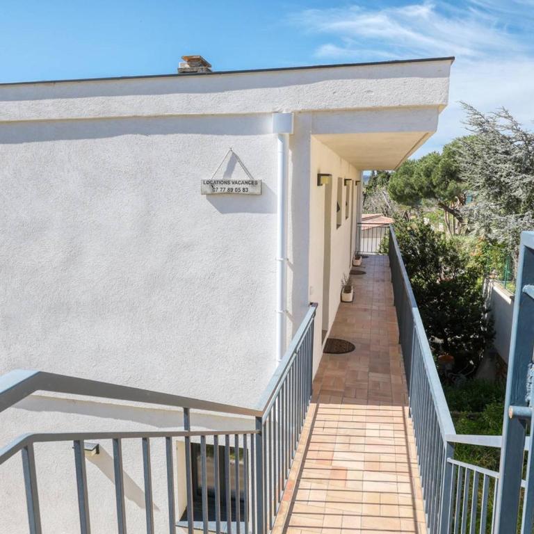 Studio rénové centre Lavandou avec terrasse - FR-1-816-10 - Appartamento - 16