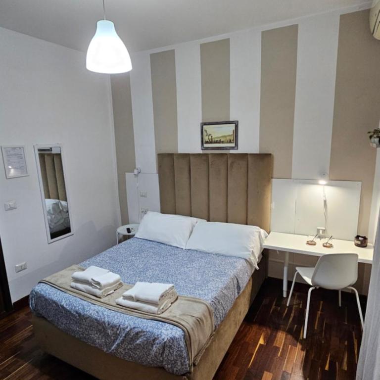 B&B Napoli Centrale Room&Jacuzzi - Camera Matrimoniale/Doppia con Letti Singoli - 9