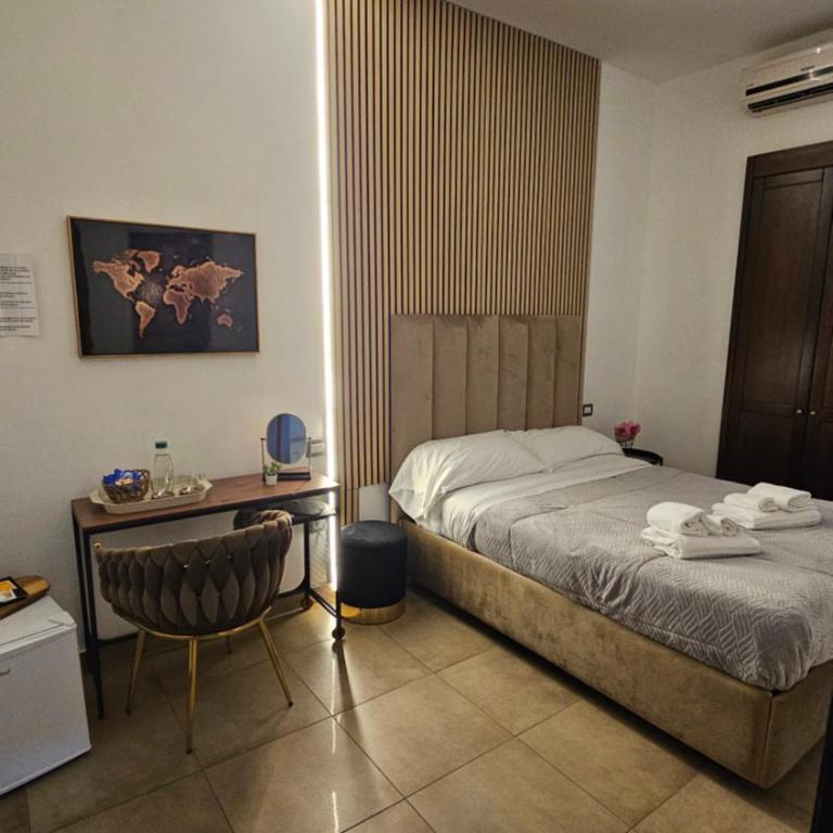 B&B Napoli Centrale Room&Jacuzzi - Camera Matrimoniale/Doppia con Letti Singoli - 4