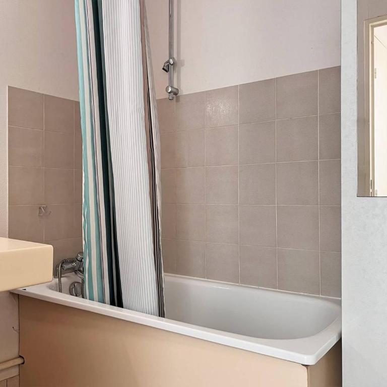 CE050-A010 Appt 3 pièces 4 couchages CAVALIERE - Appartement 2 Chambres - 8