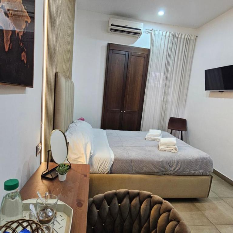 B&B Napoli Centrale Room&Jacuzzi - Camera Matrimoniale/Doppia con Letti Singoli - 2