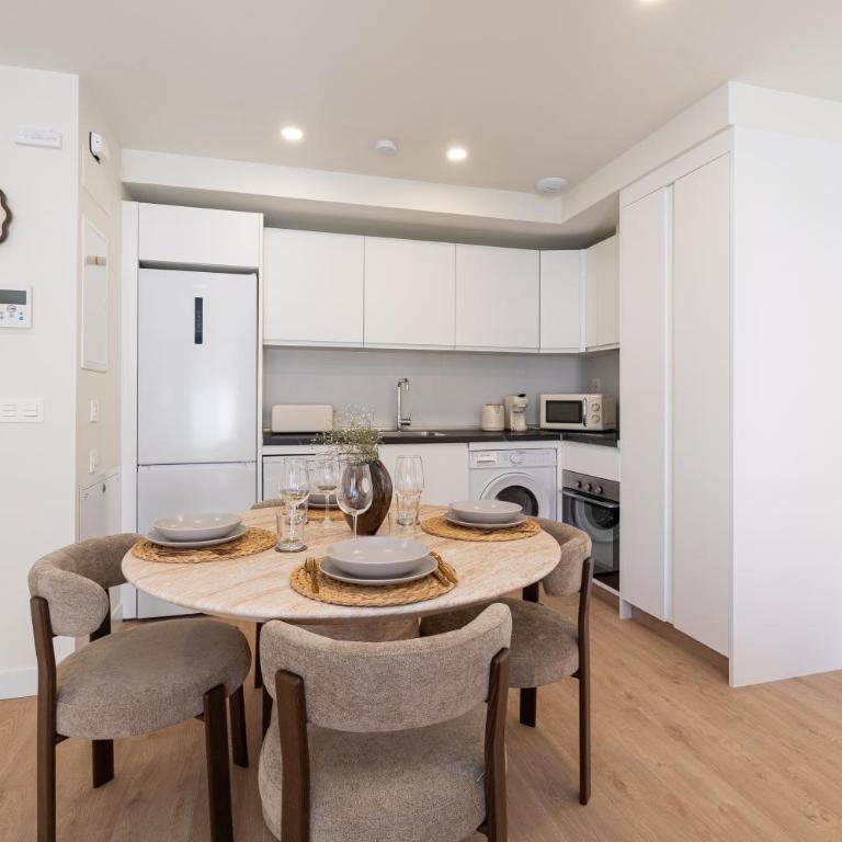 PAYPE Fuengirola by AORA STAY - Two-Bedroom Penthouse Apartment with Private Terrace - 10