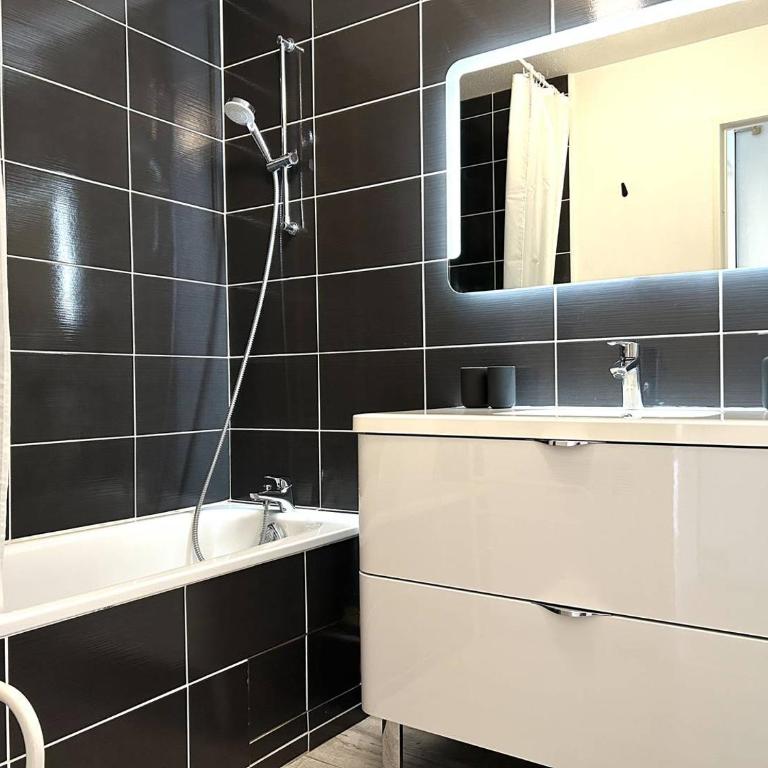 CE070-A006 Appt 4 pièces 6 couchages CAVALIERE - Appartement 3 Chambres - 15
