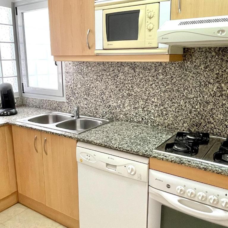 APARTBEACH CHLOE CON GRAN TERRAZA JUNTO PLAYA - Apartment - 7