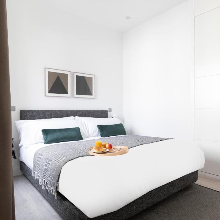 Carmen - Four-Bedroom Apartment with Balcony - 8