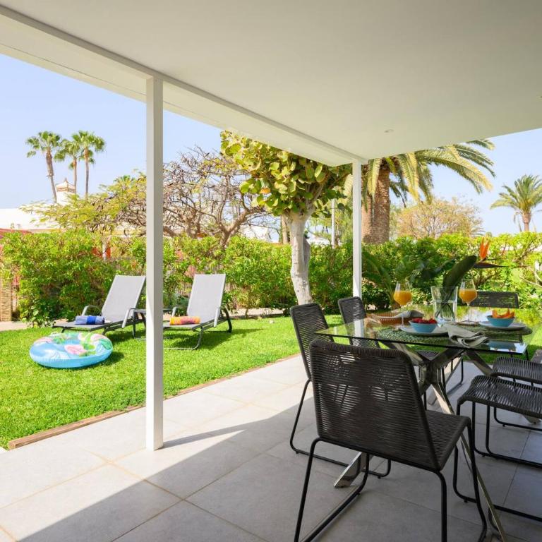 Villa Guerrero - Terraza y acceso a piscina común - Two-Bedroom Villa - 1