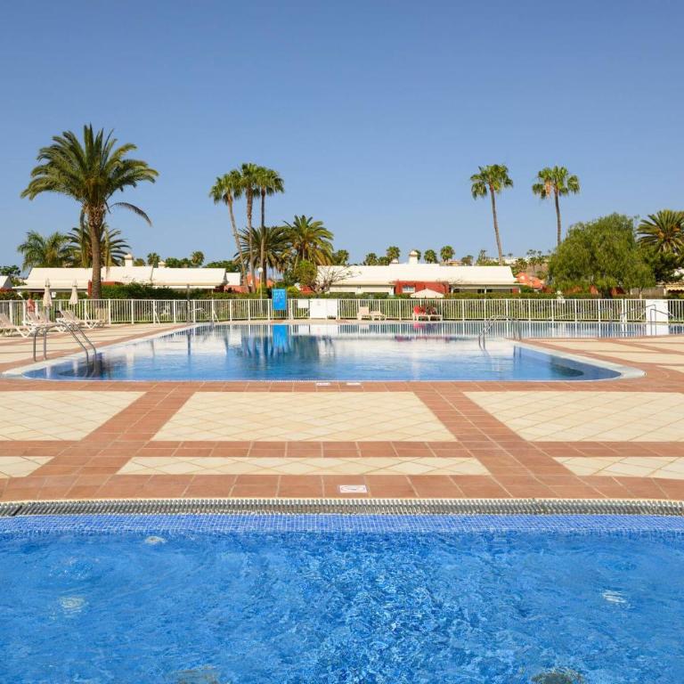 Villa Guerrero - Terraza y acceso a piscina común - Two-Bedroom Villa - 11