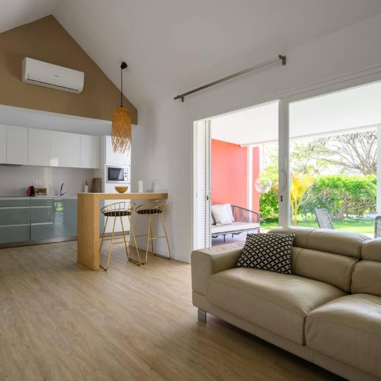 Villa Guerrero - Terraza y acceso a piscina común - Two-Bedroom Villa - 21