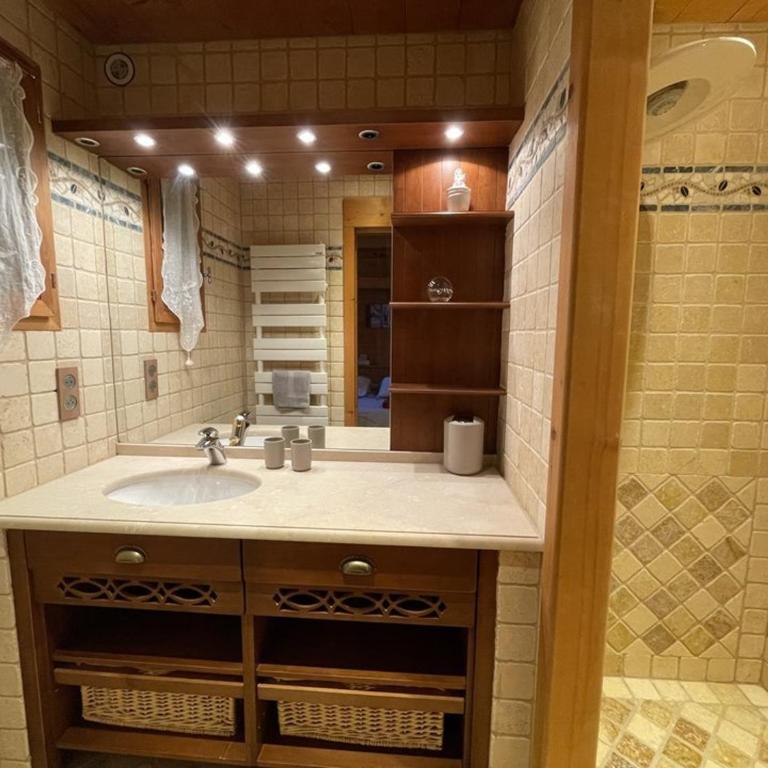 Confortable chalet 12 personnes avec WiFi et parking, près des pistes - Chalet mit 3 Schlafzimmern - 18