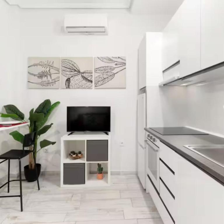 Central Studio, 3 min to Calle Larios, Ideal for Exploring Málaga - Apartamento de 1 dormitorio - 6
