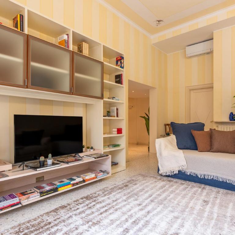 Three-room flat with balcony in Porta Romana - Appartamento con 2 Camere da Letto - 12